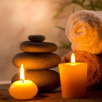 candles and towels 2 sq